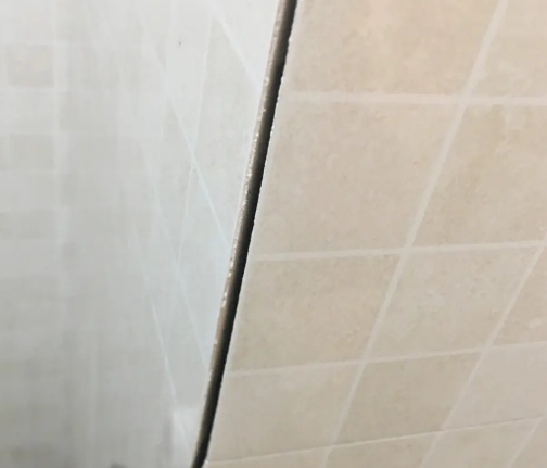 双城瓷砖空鼓维修公司分享阳台瓷砖脱落的修复过程可以分为以下几个步骤